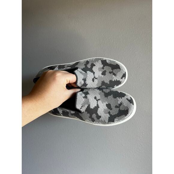 Rothy’s Grey Camo, The Kids Sneaker. Size 4 kids - Picture 2 of 6